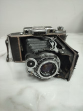 Советский складной фотоаппарат «Москва»