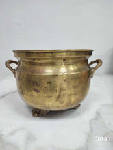 Кашпо с ручками на ножках