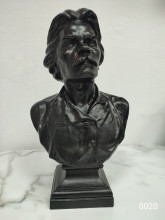 Бюст Горький